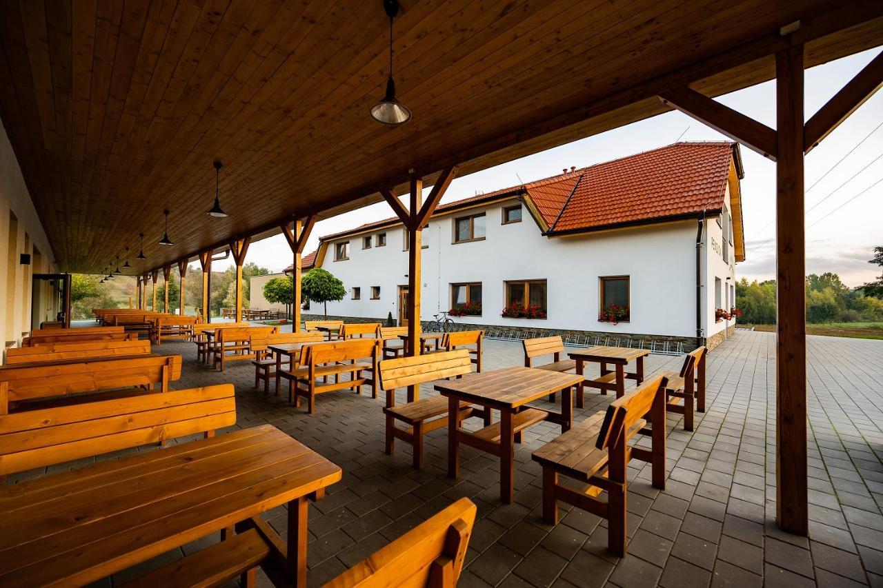 Na Zelenem Statku Hotel Rasovice  Buitenkant foto