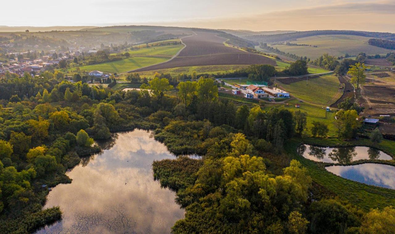 Na Zelenem Statku Hotel Rasovice  Buitenkant foto
