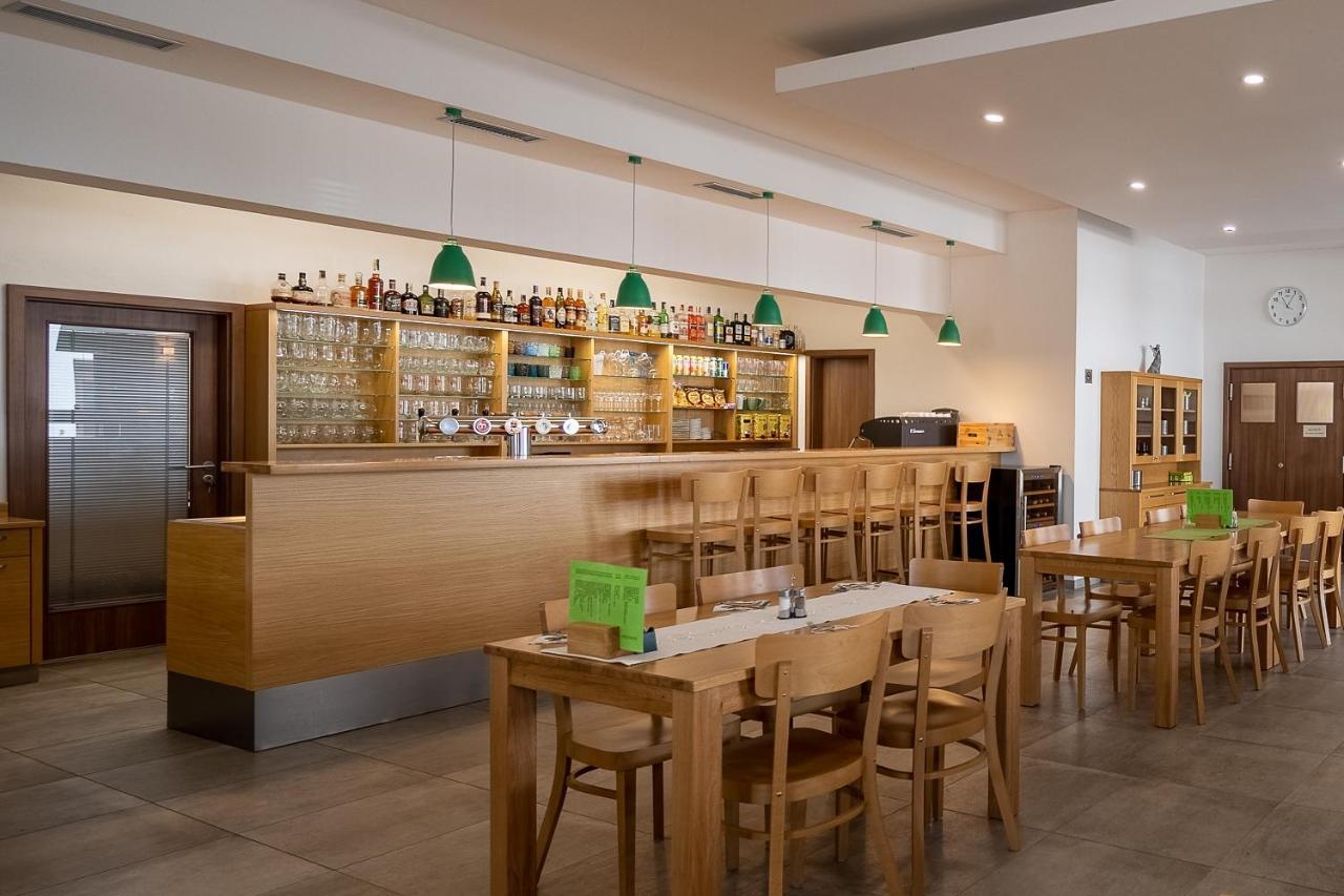 Na Zelenem Statku Hotel Rasovice  Buitenkant foto