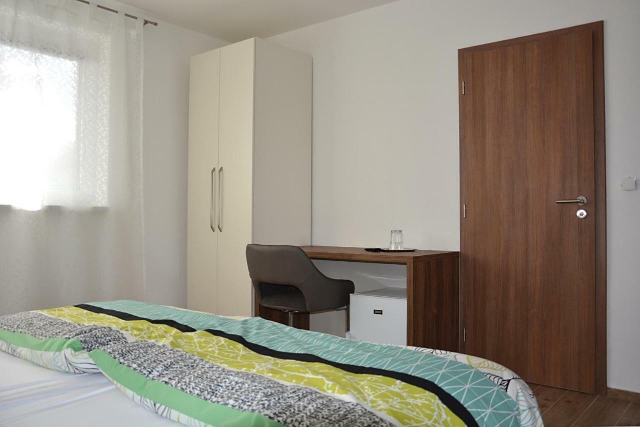 Na Zelenem Statku Hotel Rasovice  Buitenkant foto