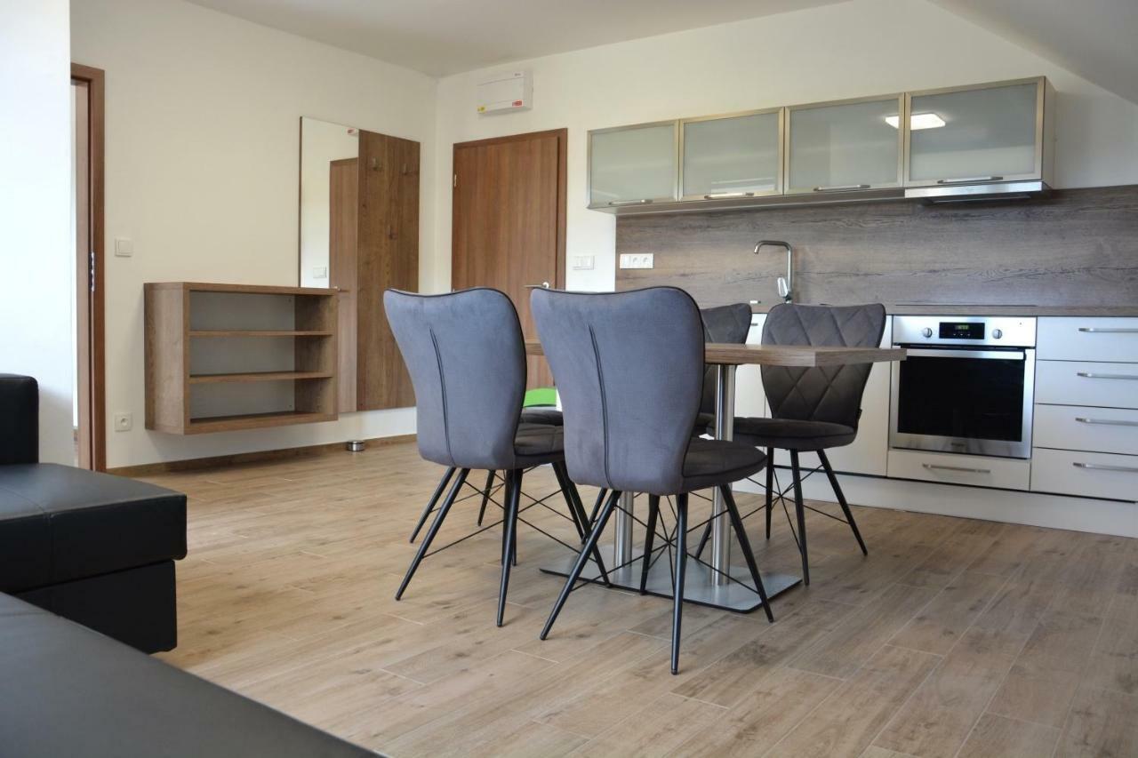 Na Zelenem Statku Hotel Rasovice  Buitenkant foto
