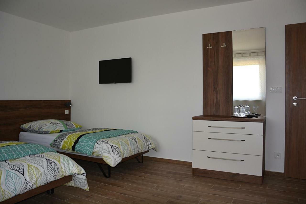 Na Zelenem Statku Hotel Rasovice  Buitenkant foto