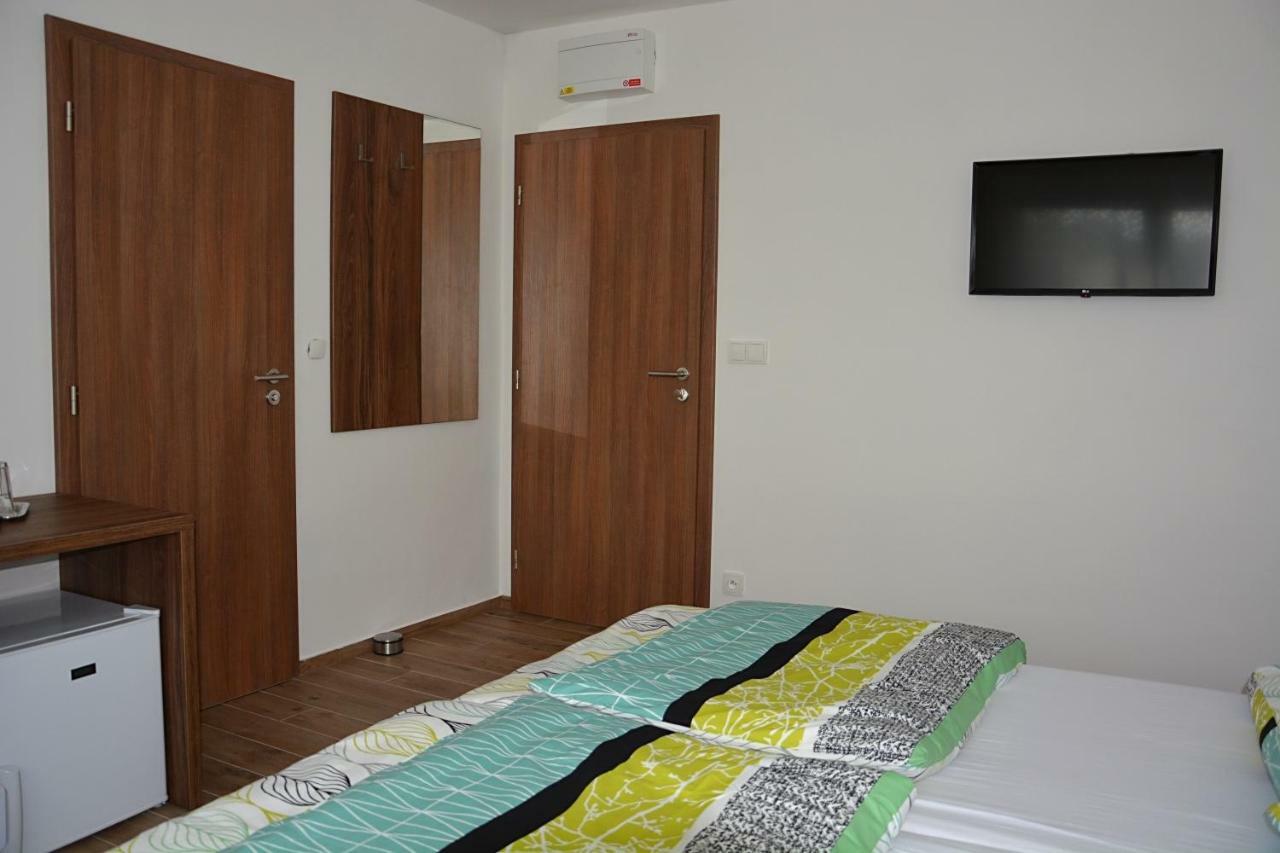 Na Zelenem Statku Hotel Rasovice  Buitenkant foto