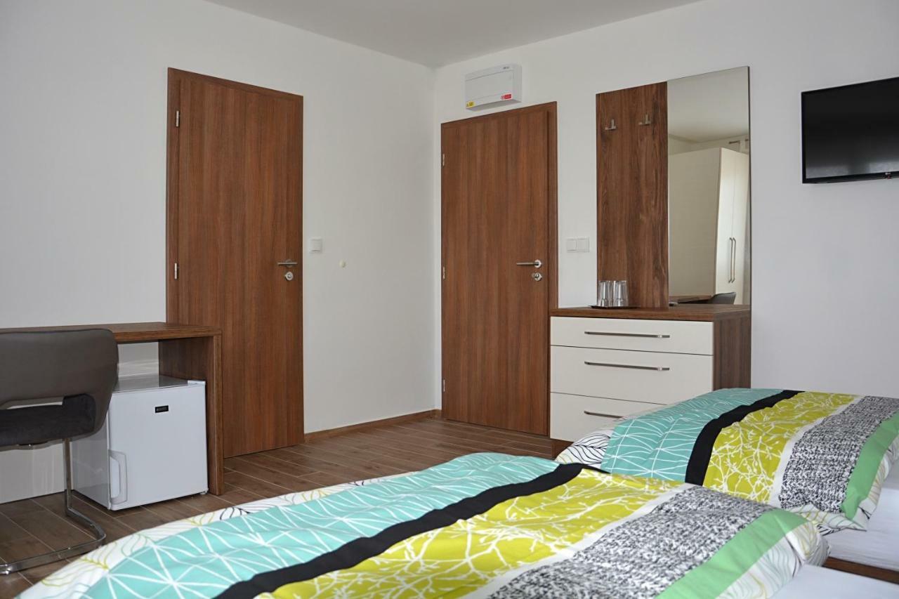Na Zelenem Statku Hotel Rasovice  Buitenkant foto