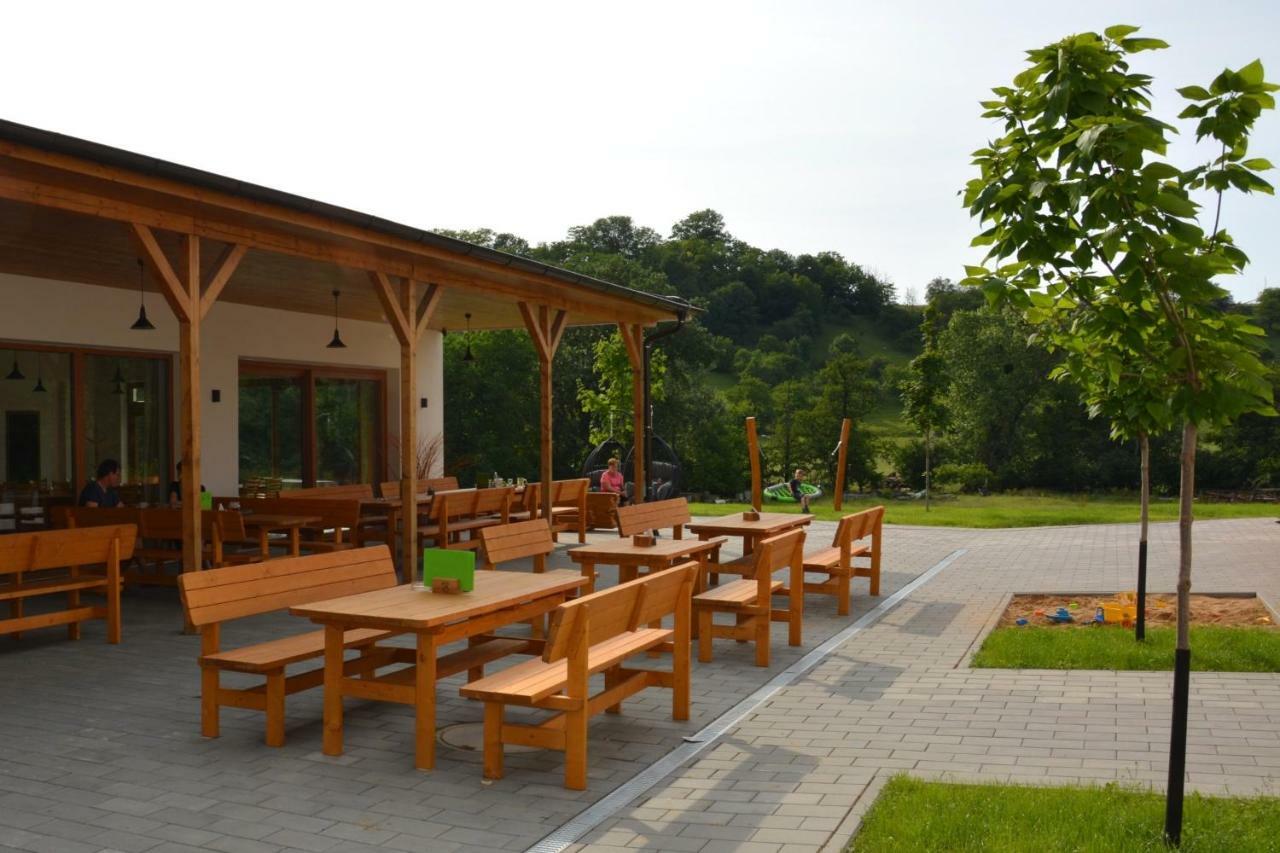 Na Zelenem Statku Hotel Rasovice  Buitenkant foto