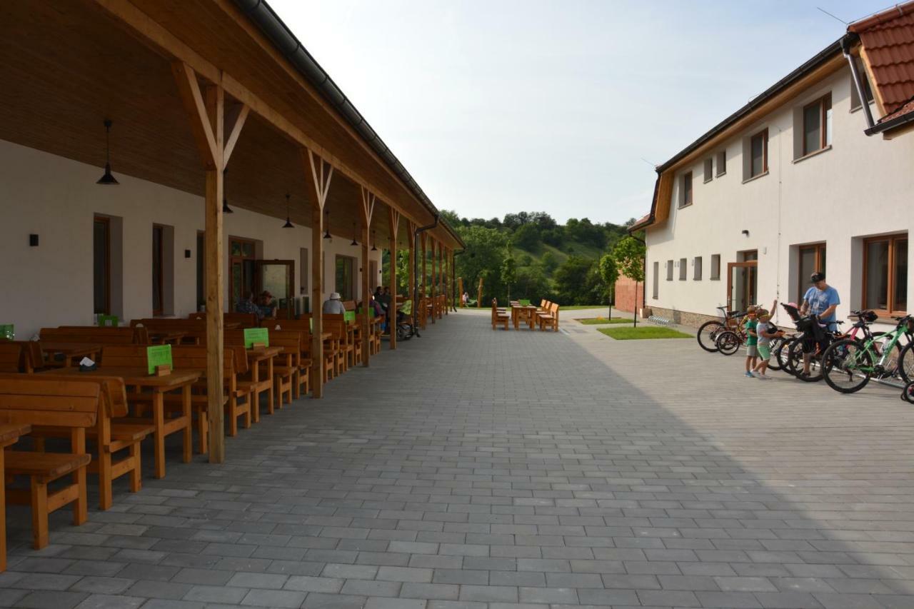 Na Zelenem Statku Hotel Rasovice  Buitenkant foto